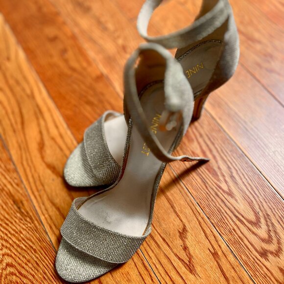 NINE WEST Gold Sandals - Picture 2 of 6